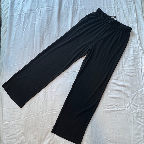 Black pants stretchy - Picture 1 of 3